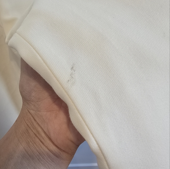Stylish Cream Blazer with Textured Fabric and Boxy Silhouette - Picture 12 of 15